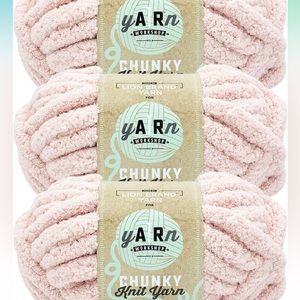 Lion Brand Chunky Yarn- 9 skeins selling together